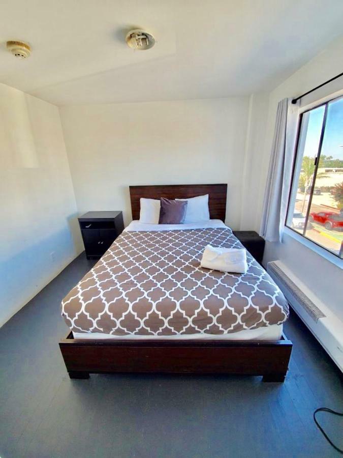 Cabrillo Hotel Torrance Bagian luar foto